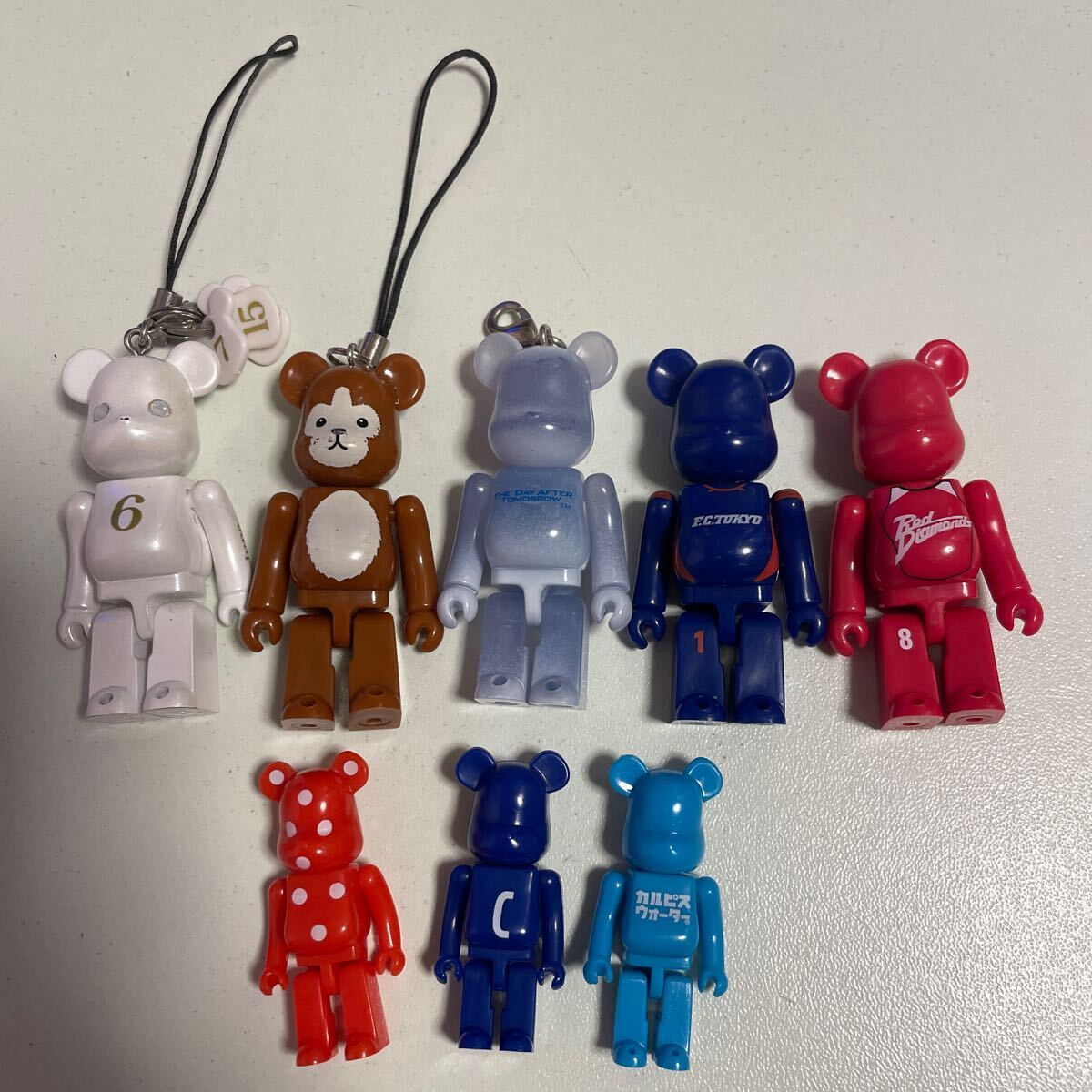 【送料無料】BE@RBRIK ベアブリック まとめ売り キューブリック くま フィギュア Jリーグ カルピスウォーター ワーナーブラザーズ拍卖