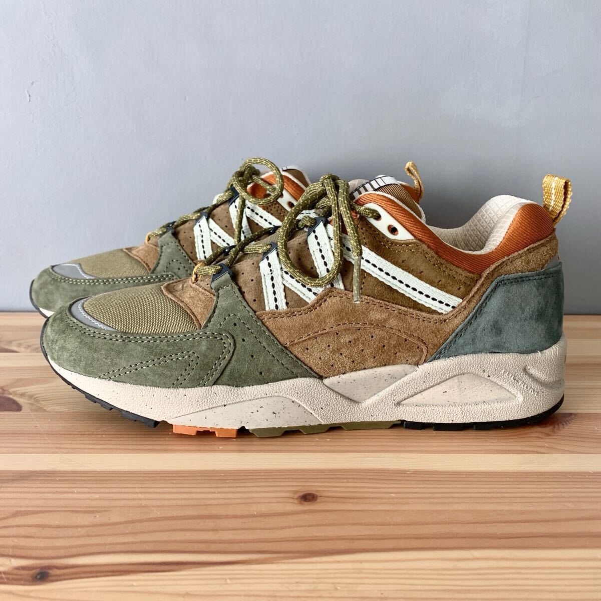 KARHU Fusion 2.0 スニーカー US8 26cm 26.5cm カルフスニーカー オリーブグリーン ブラウン 箱付き新品未使用拍卖