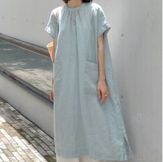 カジュアル コットン風素材の水色がおしゃれなロング丈ワンピ 新品 大きいサイズ ゆったりドルマンスリーブの涼し気ワンピ拍卖