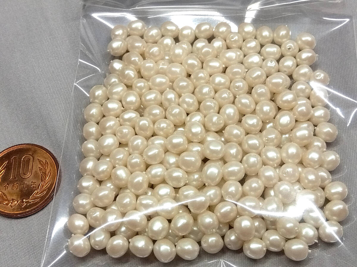 ▲▼▲ 変型玉袋詰め 約 6,1~6,3 mm 変型 250 粒以上 色目 淡いカルトラ系 ユリア樹脂 貫通穴です拍卖