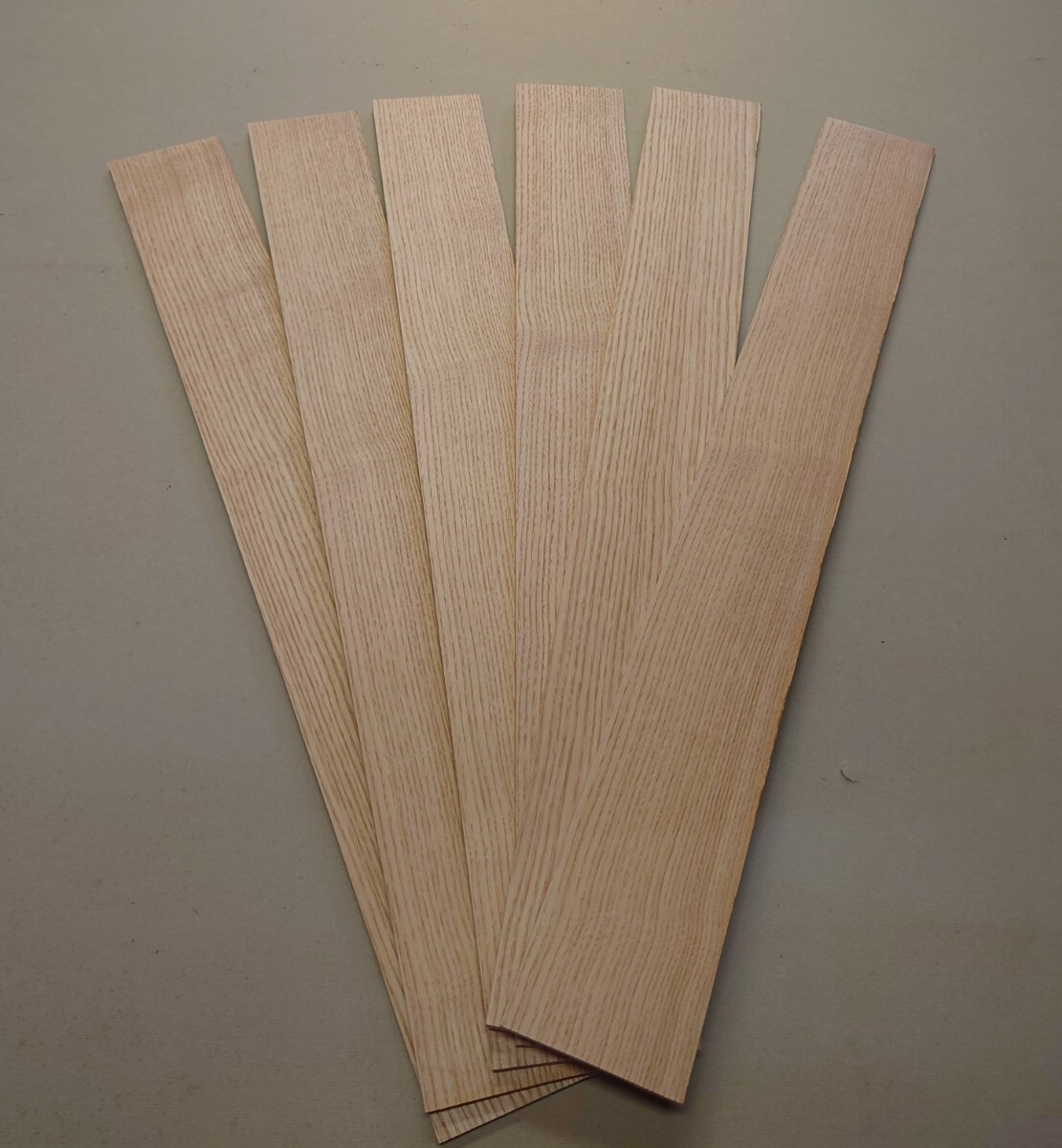 #ベニヤ#タモ材#突板#板#木地#DIY厚み4mm(サイズ約cm)59.5x76枚セット重量(1枚)約100gタモ突板の為 木目が色々あります。 木材 DIY拍卖