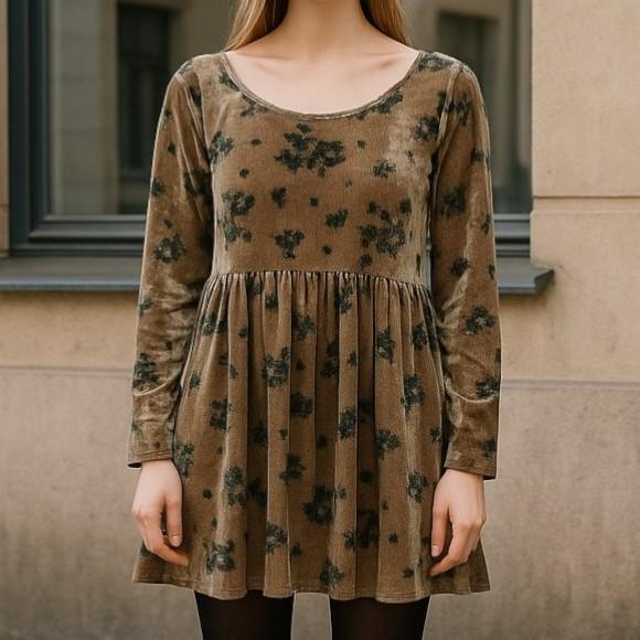 美品 ナイスクラップ チュニック 花柄 ベルベット Aライン 長袖 ベージュ拍卖