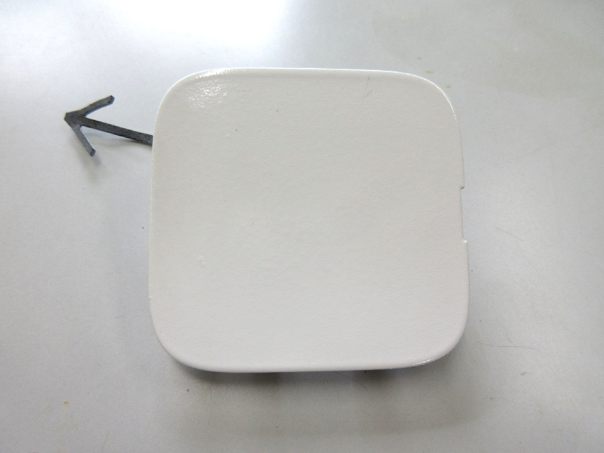 ◆ NV350キャラバン NV350-CARAVAN 中期 純正 フロントバンパー メクラ フックカバー キャップ 622A0-5YE0A ホワイト拍卖