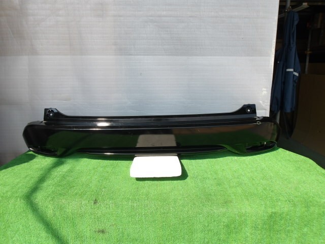 ホンダ/ヴェゼル RU3 リア中央カバーのみ NH731P No.915157【品番 71501-T7A-900ZE】拍卖