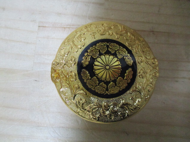 A219-51ふ 小物入 朱肉入 24KGP 24金メッキ 菊紋 共箱 中古 高さ約2.3cm (A11)拍卖