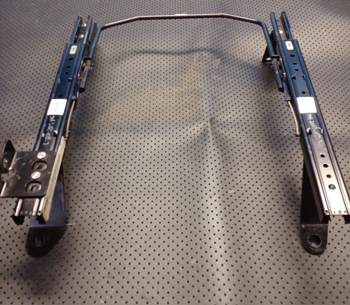 フィットGD1 運転席用  RECAROシートレール 右側拍卖