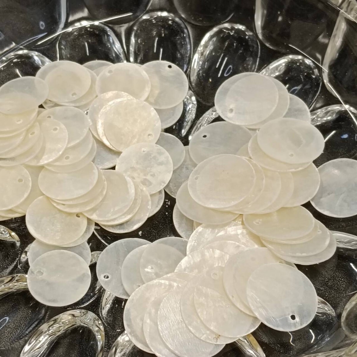 ☆未使用 大量 シェル風 ビーズ 40g 17 20 mm ラウンド フラット ホワイト 大粒 ヴィンテージ パーツ アクセサリー ネックレス B-424 拍卖