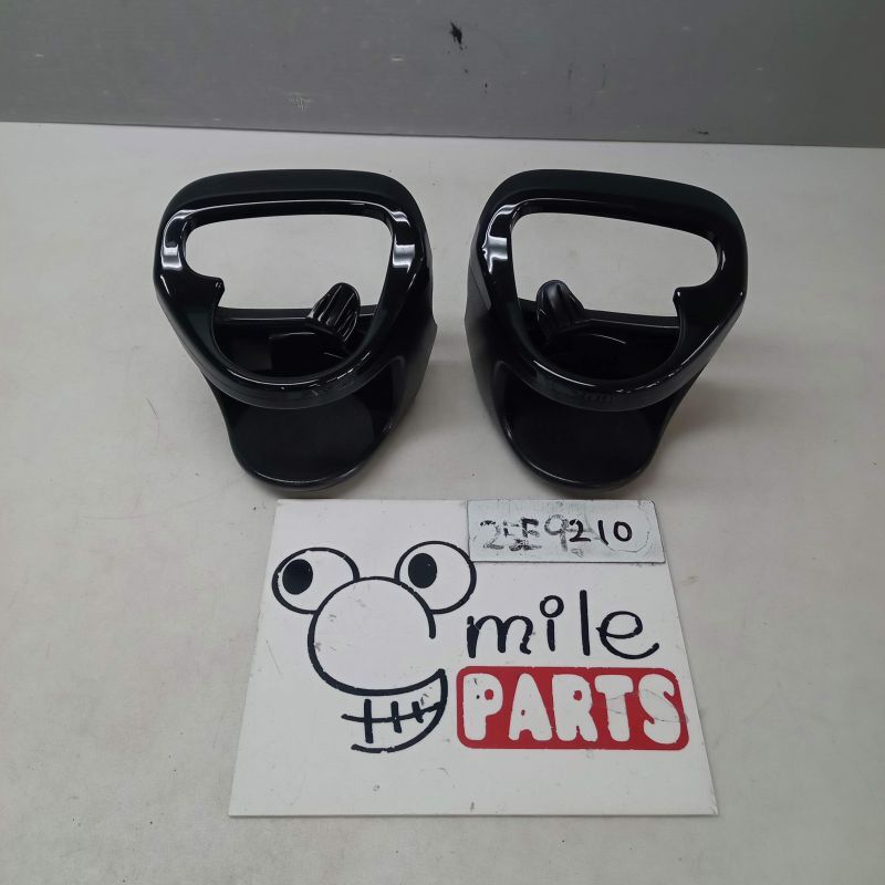 MXPH17 ヤリス 社外 運転席助手席ドリンクホルダー 2Z3-4-4/25E9210*同梱不可拍卖