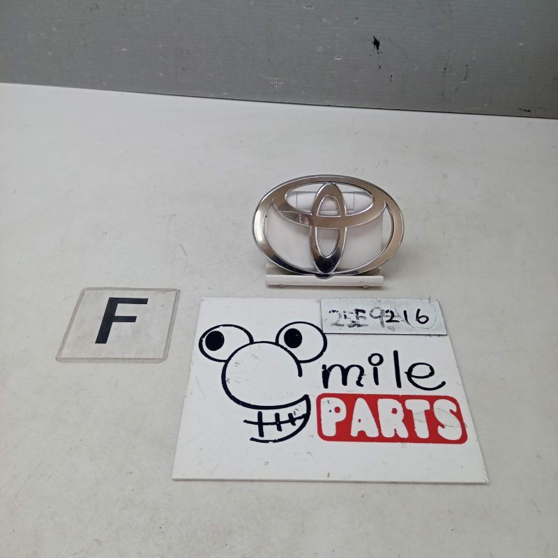 MXPH17 ヤリス 純正 フロントエンブレム 1A4-1-7/25E9216*同梱不可拍卖