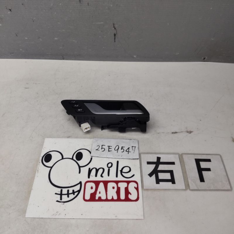 GRS200 クラウン 純正 右フロントインナーハンドル 1D1-2-4/25E9547*同梱不可拍卖