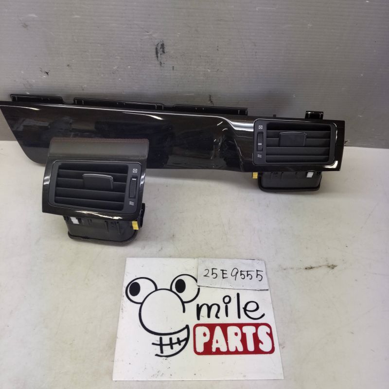 GRS200 クラウン 純正 運転席助手席エアコン吹出口(プレミアムED) 1D1-23-1/25E9555*同梱不可拍卖