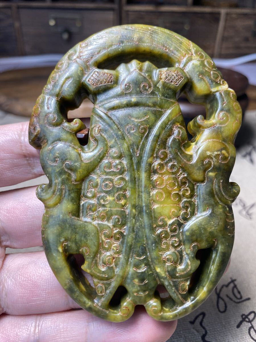 送料無料 古美術 古玉文化 紅山文化 祭祀器 蝉彫刻 高さ約9.5cm 透かし彫り 裝身具拍卖