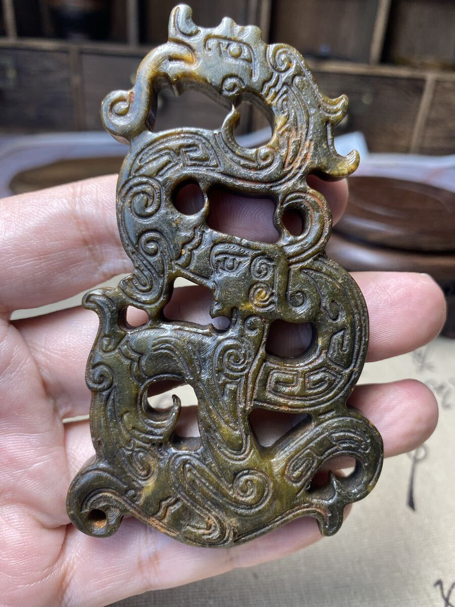 送料無料 古美術 古玉文化 紅山文化 祭祀器 龍彫刻 サイズ約10cm 透かし彫り 裝身具 お守り拍卖