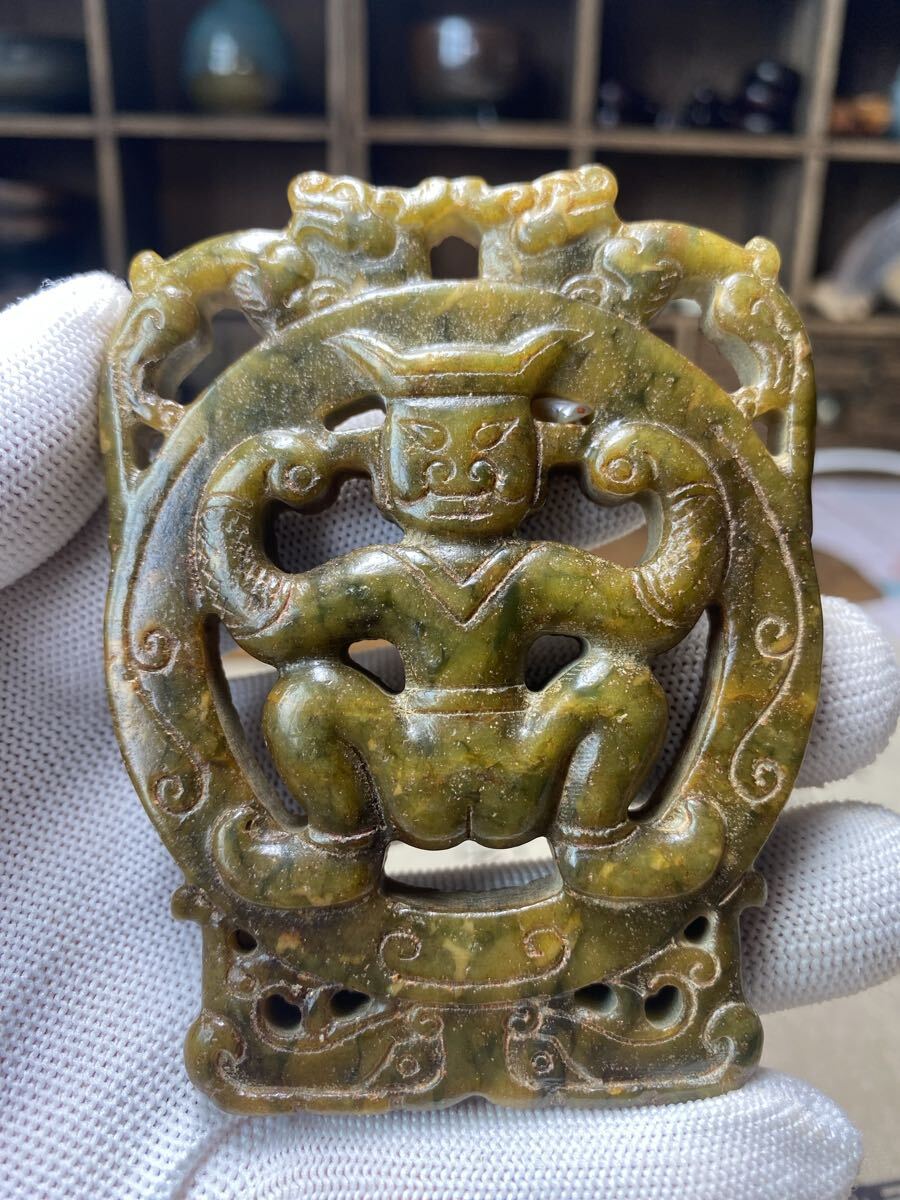 送料無料 遼西紅山文化 古玉細工 玉貴人 紅山文化 置物 彫刻 美術品 縁起物 アンティーク オブジェ 根付 9cm拍卖