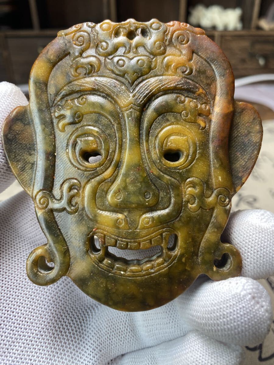 送料無料 遼西紅山文化 古玉細工 能面 紅山文化 彫刻 美術品 縁起物 アンティーク オブジェ 根付 約9cm拍卖