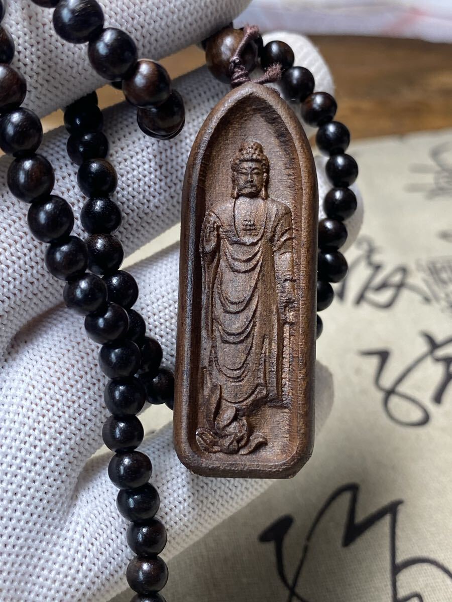 送料無料 古美術 大日如来細密木彫 繊細彫刻 お守り 仏教美術 ご本尊 高さ約6cm 根付 ストラップ ネックレス 数珠繋ぎ 数珠付拍卖