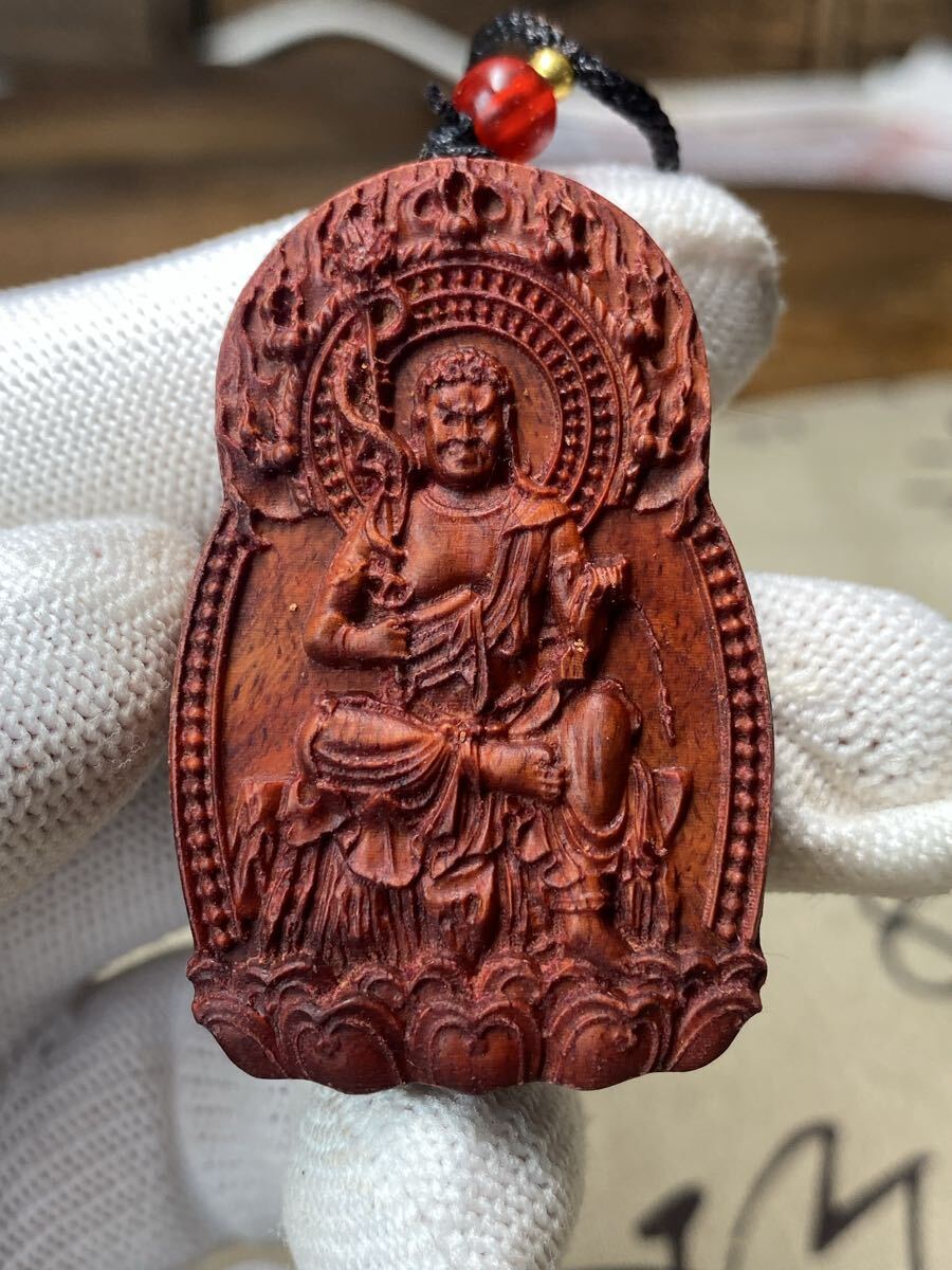 送料無料 古美術 不動明王 細密木彫 繊細彫刻 お守り 仏教美術 ご本尊 高さ約5cm 根付 ストラップ ネックレス拍卖