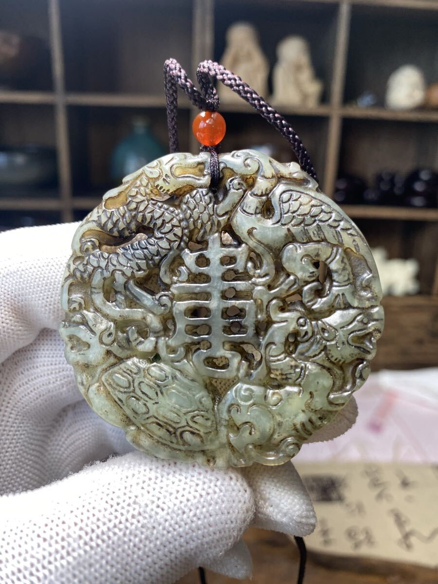 送料無料 遼西紅山文化 古玉細工 4神 龍鳳彫刻 紅山文化 置物 美術品 縁起物 アンティーク 根付 5.5cm ペンダント 風水拍卖