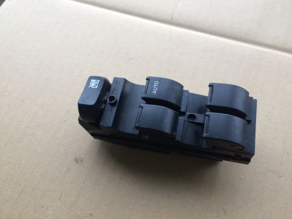 SX01 MH23S ワゴンR MJ23S AZワゴン ★ パワーウインドスイッチ 18ピン ラパン HE22S パレット MK21S ML21S ルークス 拍卖