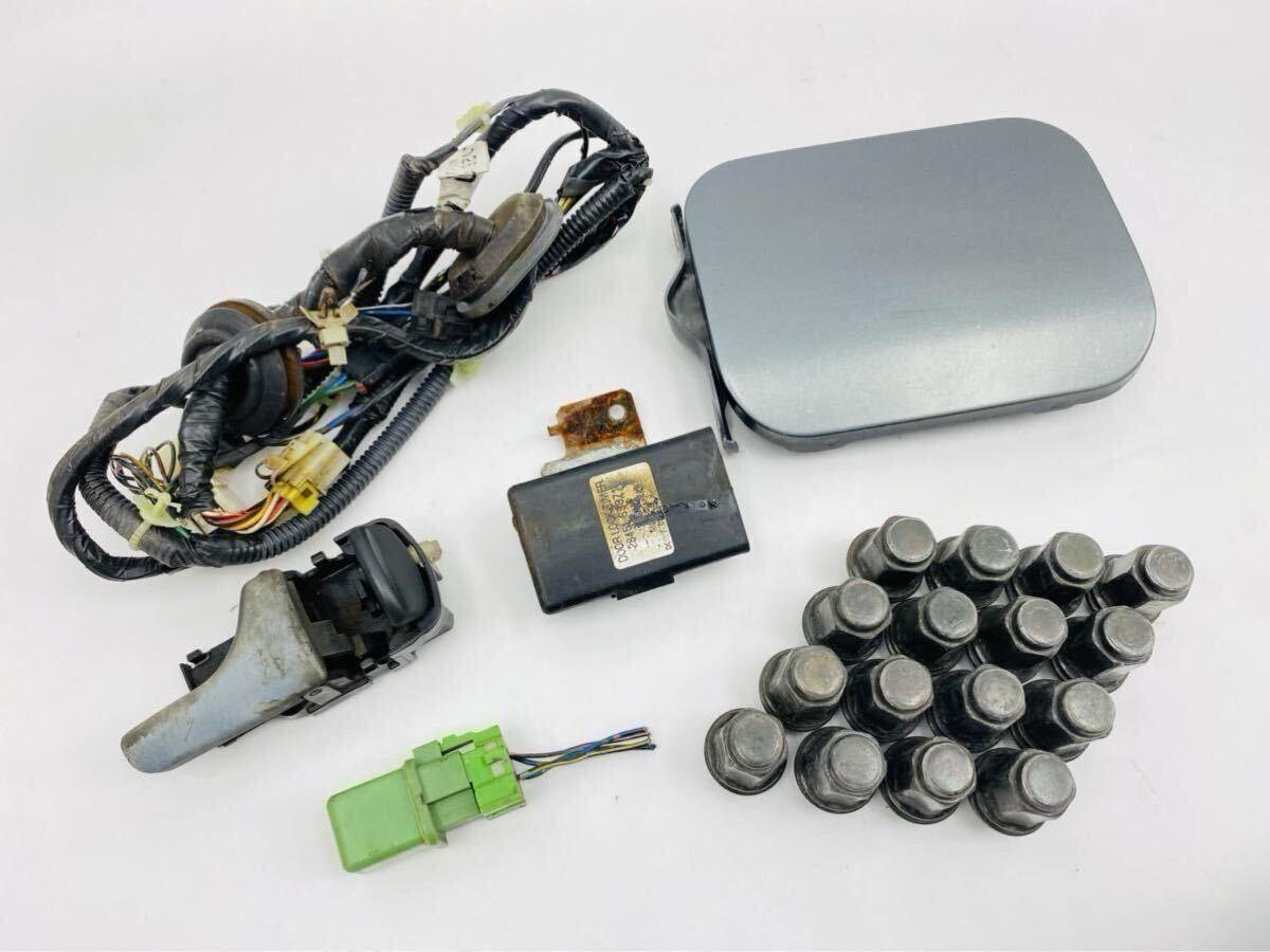 b管w211224-11200 R32 スカイライン フューエルリッド ホイールナット ドアロックタイマー 等 部品 色々セット (検 HCR32 BNR32 (8)拍卖