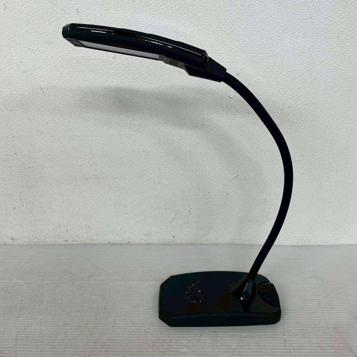 【日本グローバル照明】 LED卓上スタンド R-501 LEDデスクスタンド プラック 動作確認済み タッチ調光 A0359拍卖