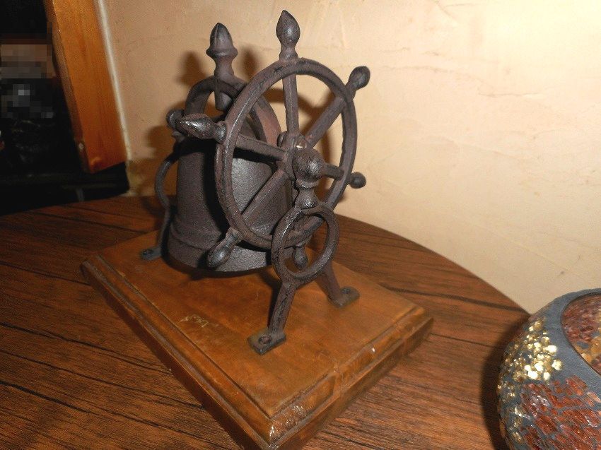 アンティーク 呼びベル!高さ20CmX幅22cmX奥行14Cm 製造年は不明です。拍卖