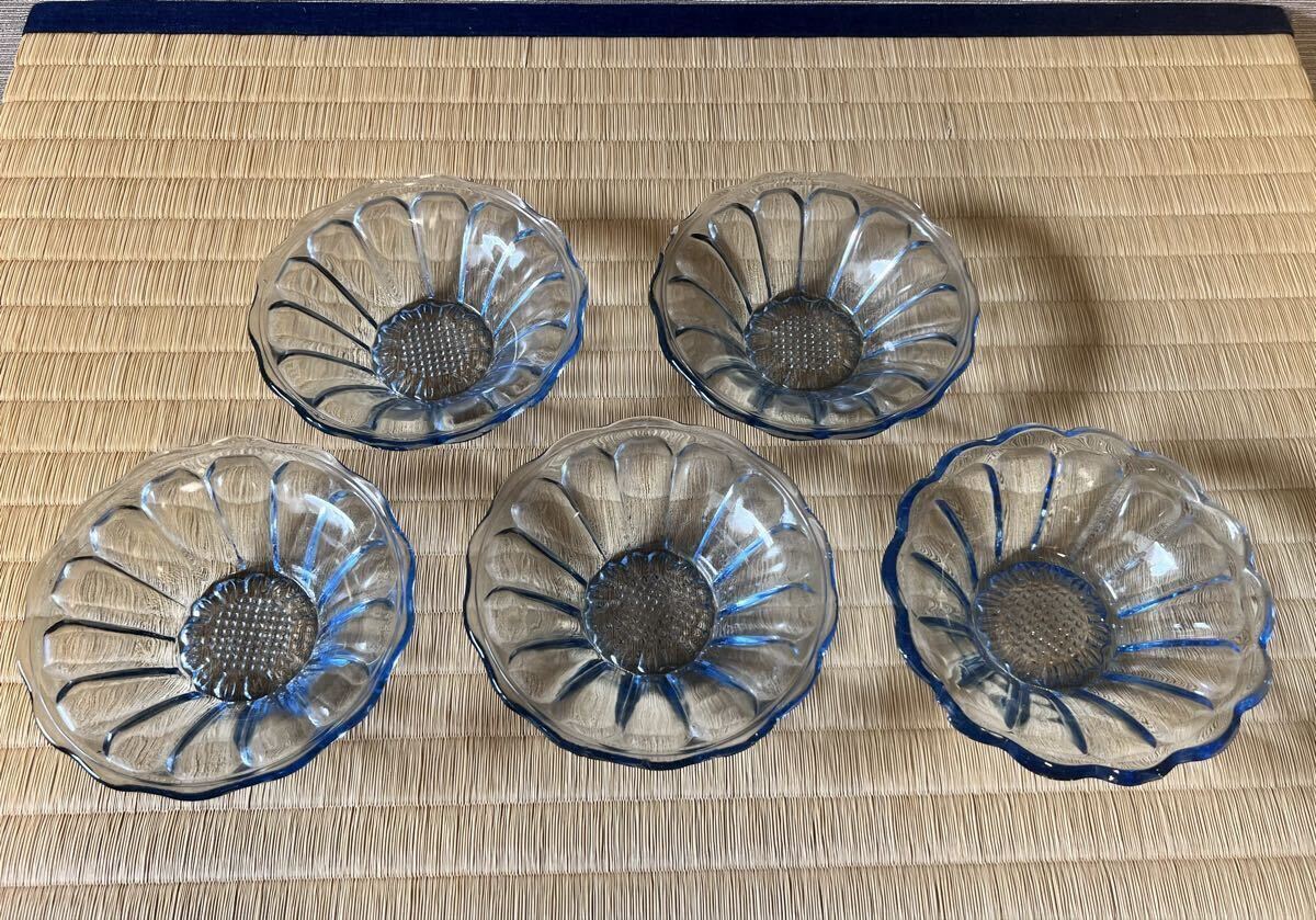 【 昭和レトロ ひまわりかき氷皿】青ひまわり型ガラス皿 気泡入り 直径13cm かき氷皿 ガラスボール プレスガラス アンティークガラス拍卖