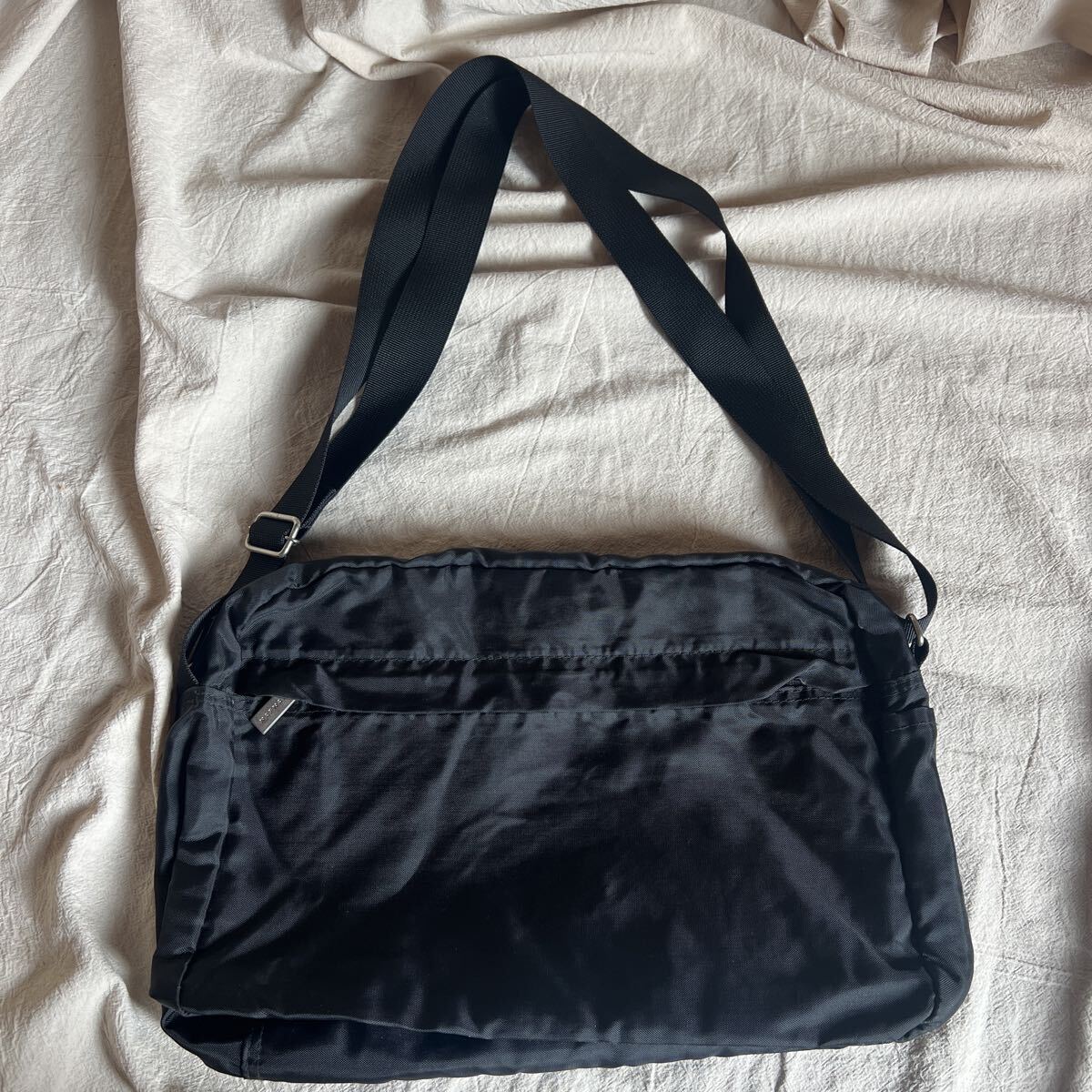 T9-4-8 NAFNAF ナフナフ ショルダーバッグ 約33×21×10㎝ 収納多数拍卖