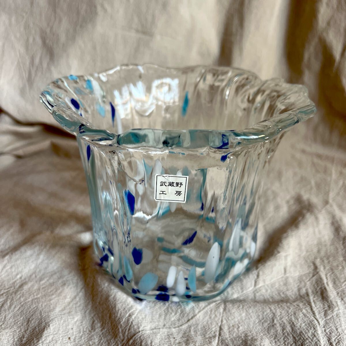 T9-7-7 未使用 武蔵野工房 美しいガラスの器 花器 工芸品 花瓶 ボウル インテリア ガラス 直径16㎝ 高さ13㎝拍卖