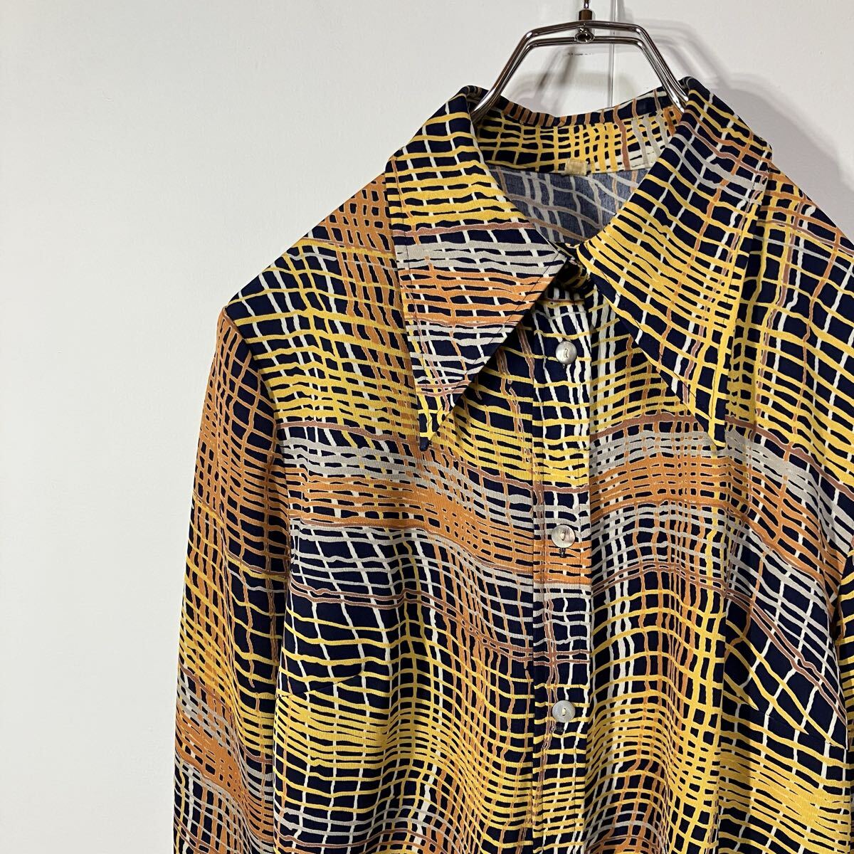 古着 ヴィンテージ アート 格子柄 レトロ ダーツ スクエアカット ポリ ニット 長袖 シャツ ネイビー イエロー オレンジ ホワイト グレー 12拍卖