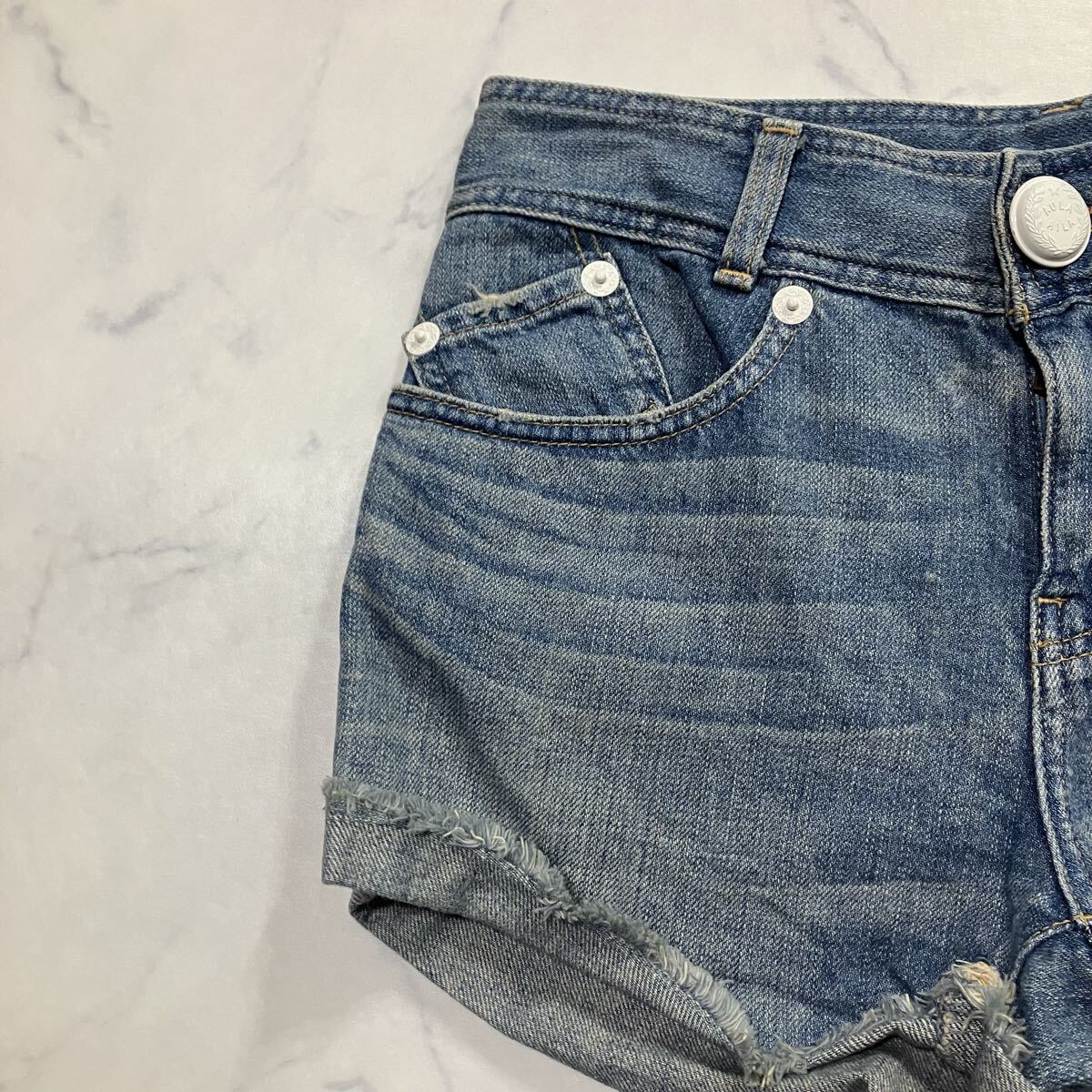 AULA AILA アウラアイラ 色落ち ダメージ トランプ パッチ 切替 ロールアップ ジッパーフライ デニム ショート パンツ ブルー 26拍卖