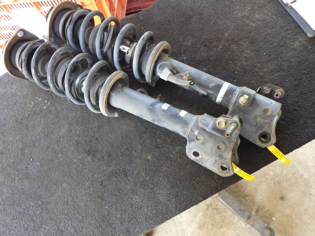 杉B4 即決! L152S ムーヴ ストラット ショック スプリング拍卖