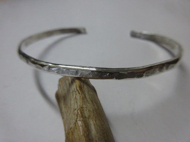 中古 シルバー バングル タタキ メンズM インディアンジュエリー ナバホ族 g807拍卖