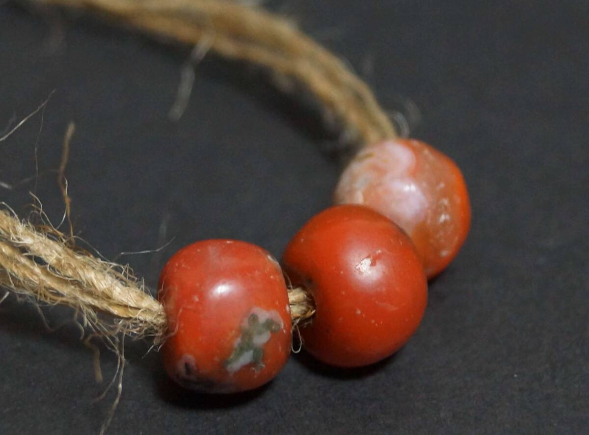 【寂】オールドメノウ瑪瑙 南紅(なんこう) 瑪瑙一連(3個) 扁形根付 緒締玉 提げ物 装飾品★美しい石目☆総重7g☆s70914拍卖