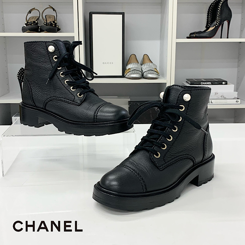 M12967 シャネル ココマーク レザー パール レースアップ ショートブーツ ブラック拍卖
