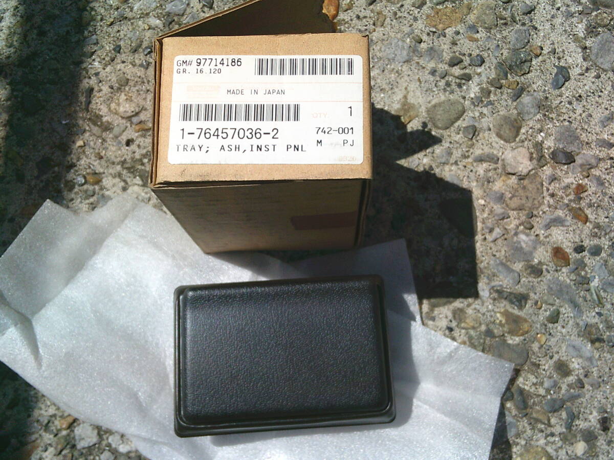いすゞ トラック ASM ASH CXZなど 灰皿 純正品番1-76457036-2 未使用品 新品 ISUZU Track ASM ASH CXZ ash tray拍卖