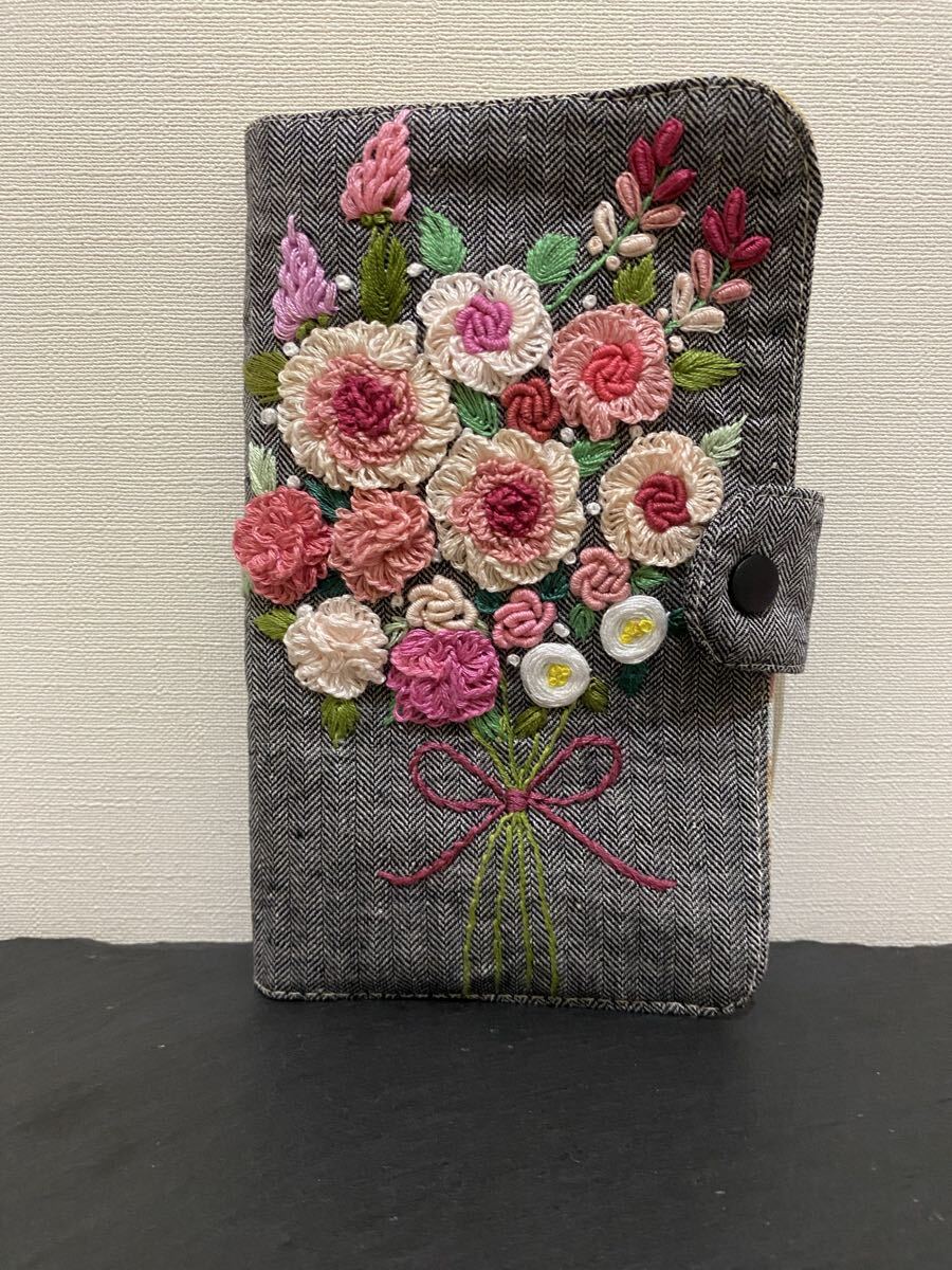 ☆ハンドメイド ☆マルチケース No 6 お薬手帳入れ 通帳入れ 母子手帳入れ プレゼント 手刺繍 リネン 花 花束拍卖