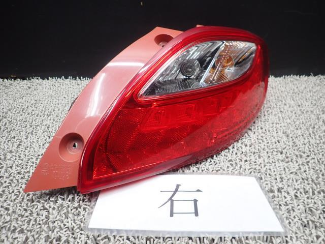 デミオ DBA-DEJFS 右テールランプ 38P D07A-51-150A拍卖