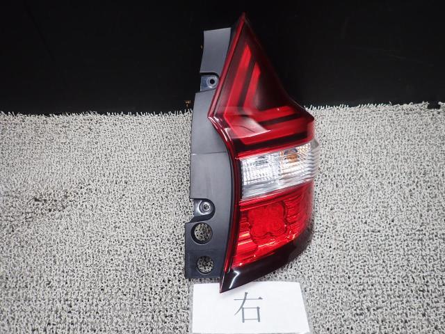 ノート DBA-E12 右テールランプ NBF 26550-5WK0B拍卖