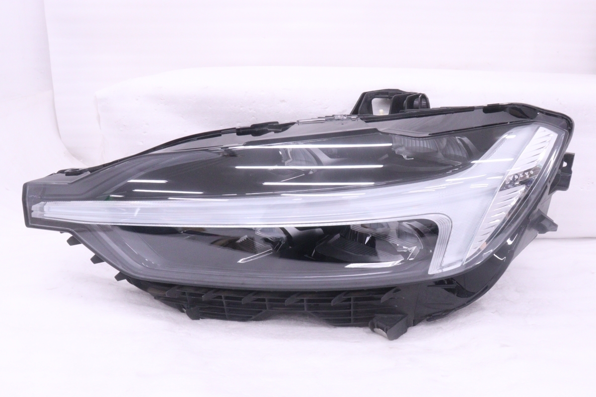58-1482★美品★LED UB ボルボ XC60★左ヘッドライト 32404707 ブラック 純正★VOLVO (YM)拍卖