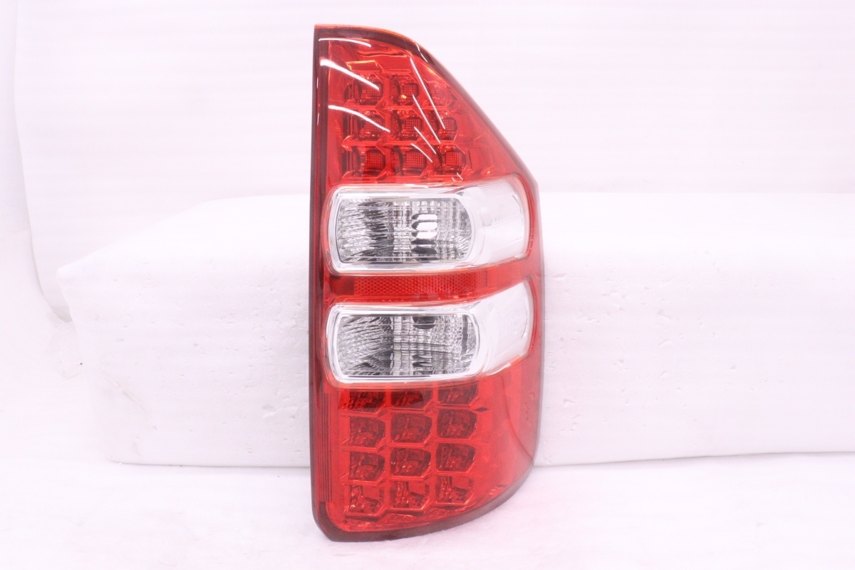 59-1346★美品★後期 LED ZRR70W ノア★右テールライト ICHIKOH 28-219 打刻:NR ユニット 純正★トヨタ (RO)拍卖