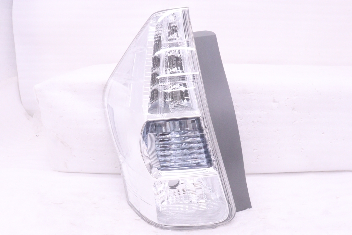 59-2467★美品 前期 LED ZVW40 プリウスα★左テールライト STANLEY 47-46 打刻:N ユニット 純正★トヨタ (QT)拍卖