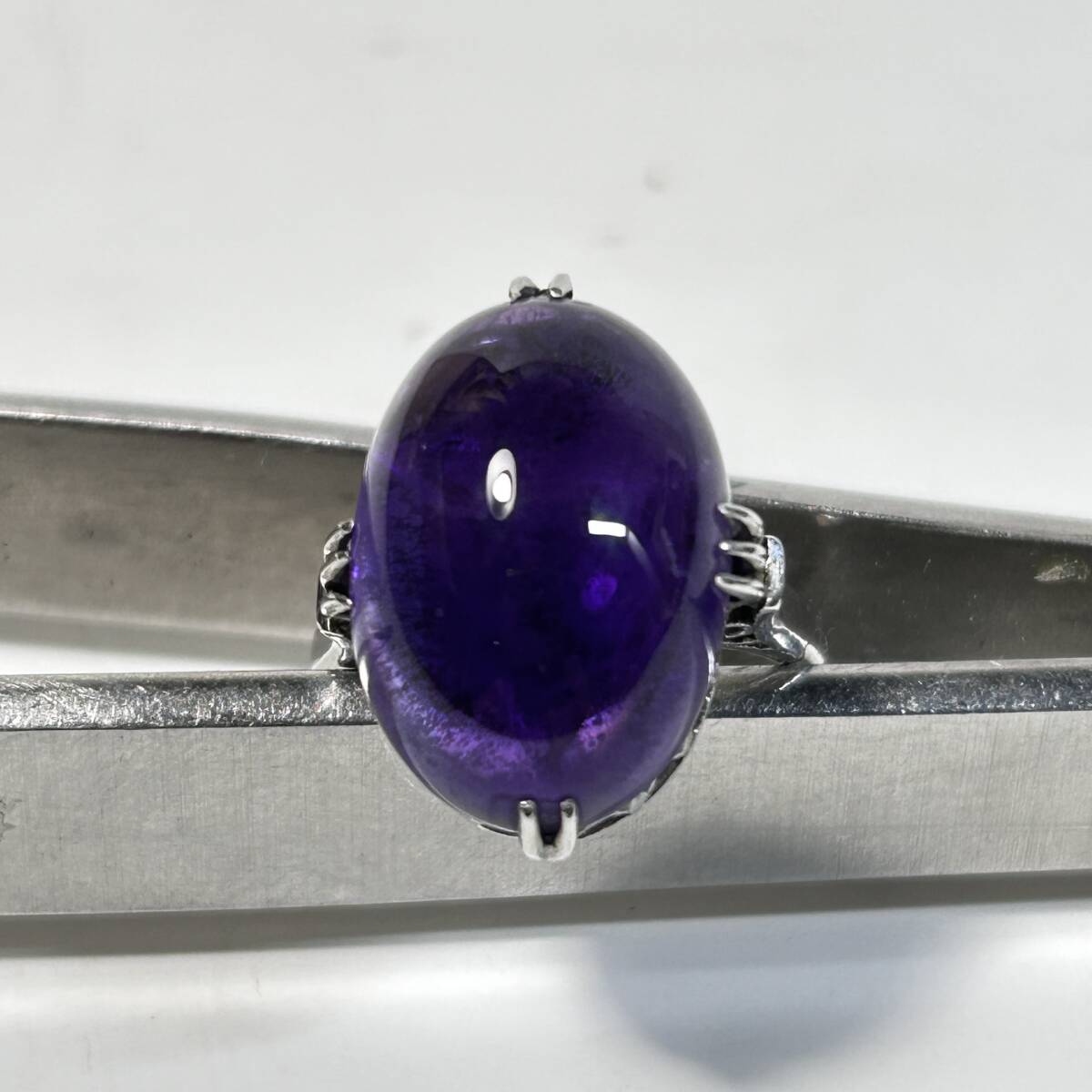 Pm刻印有り プラチナ台座にオーバルカットのアメシストの リング 総重量 5.8g 内径 15mm 金具に擦れ有るも 状態まずまず良好拍卖