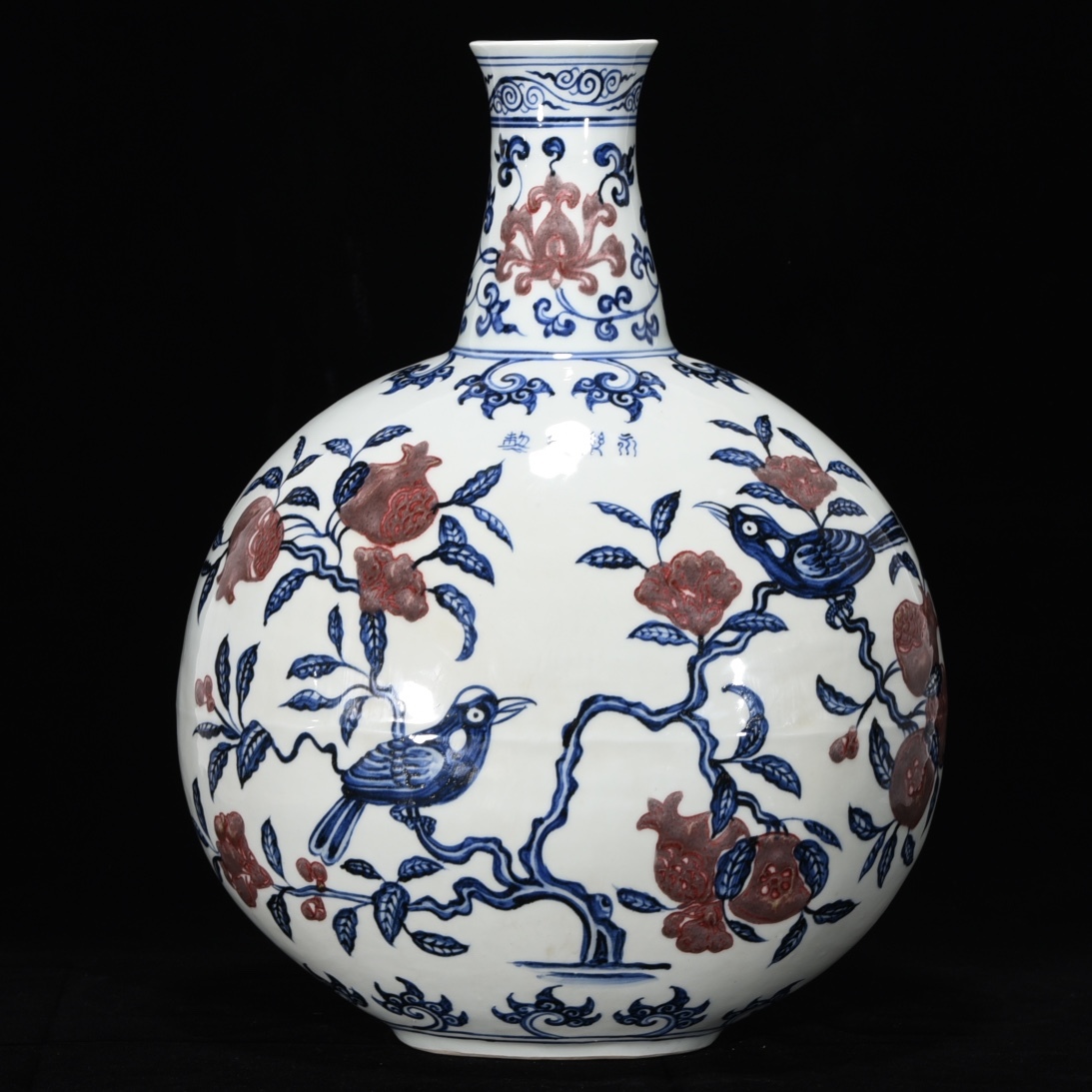 明時代 永楽 青花 釉に赤い 花鳥紋 の平たい瓶 古陶磁器 青花 置物 時代物 古董品 骨董 旧家蔵出 唐物 中国古玩 古美術品125拍卖