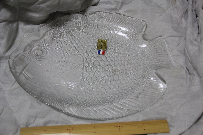 ガラス製 ARCOROC 魚型 大皿 横幅 約 40cm 検索 フィッシュ アルコロック フランス レトロ テーブルウェア拍卖