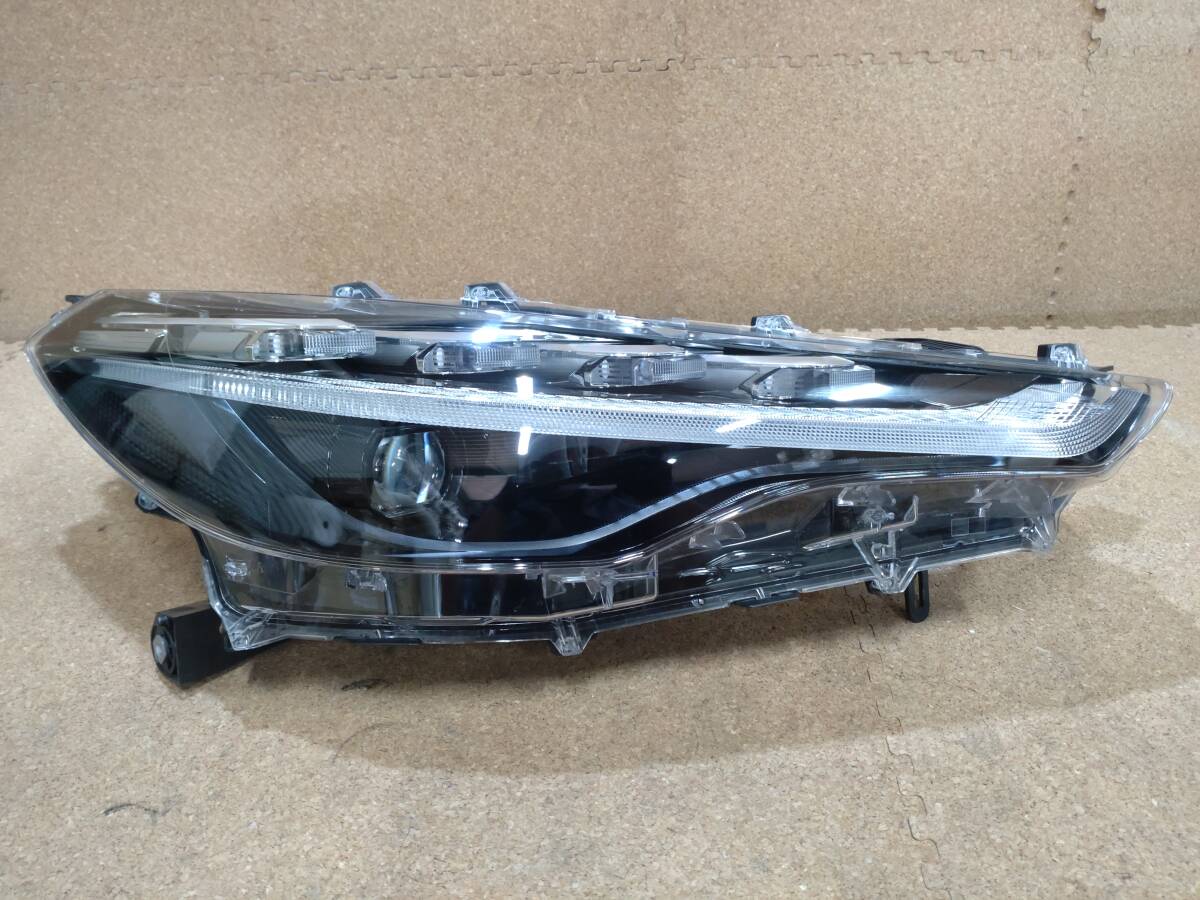 トヨタ カローラクロス ZSG10 ZVG11 ZVG15 右ヘッドライト LED HASCO 16-177 81110-16810 打刻 Z【R7-3820D-O】拍卖