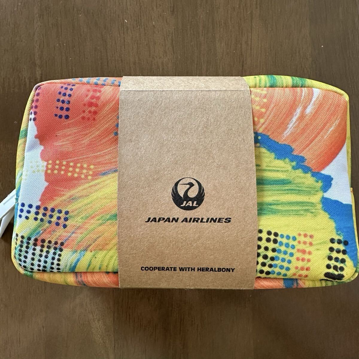 JAL 日本航空 ヘラルボニー HERALBONY アメニティ ポーチ ビジネスクラス イエロー系 新品 未開封拍卖