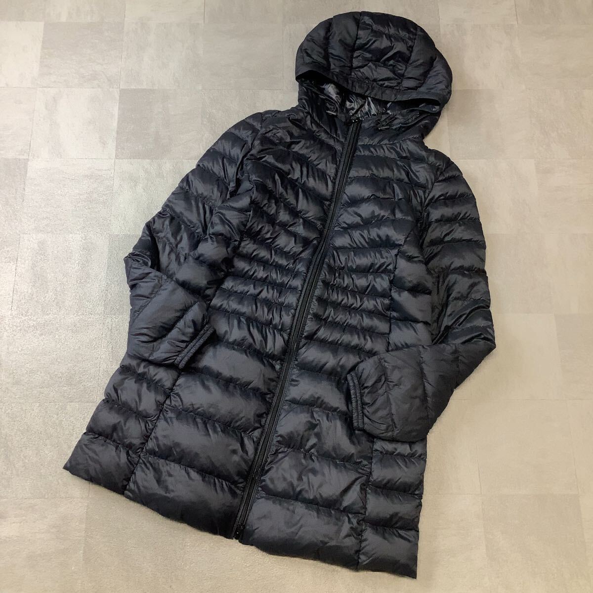 良品 ユニクロ UNIQLO ウルトラライトダウンコート ダウンジャケット レディース Mサイズ ブラック golf ゴルフウェア 軽量ダウン拍卖