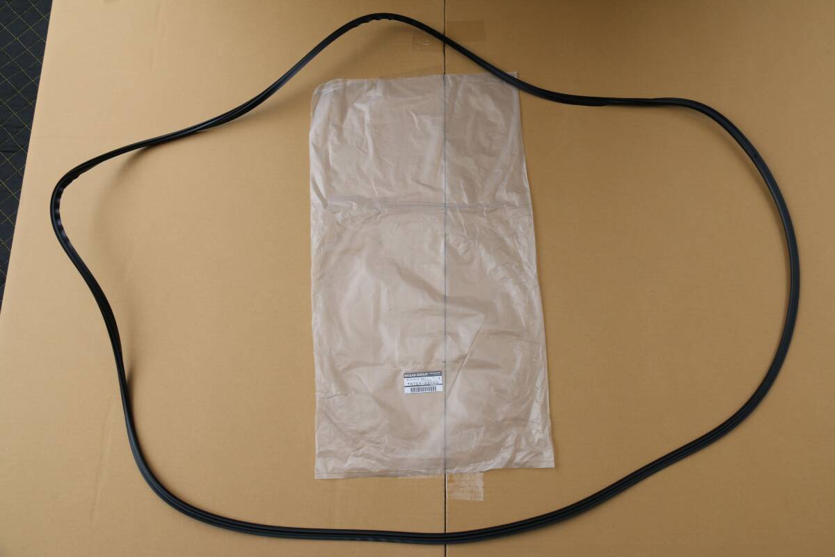 BNR34 GT-R純正(R34スカイライン2ドア)リアガラスウインドウモール 新品未使用 BCNR33 BNR32 GTR ニスモ リフレッシュ N34-118拍卖