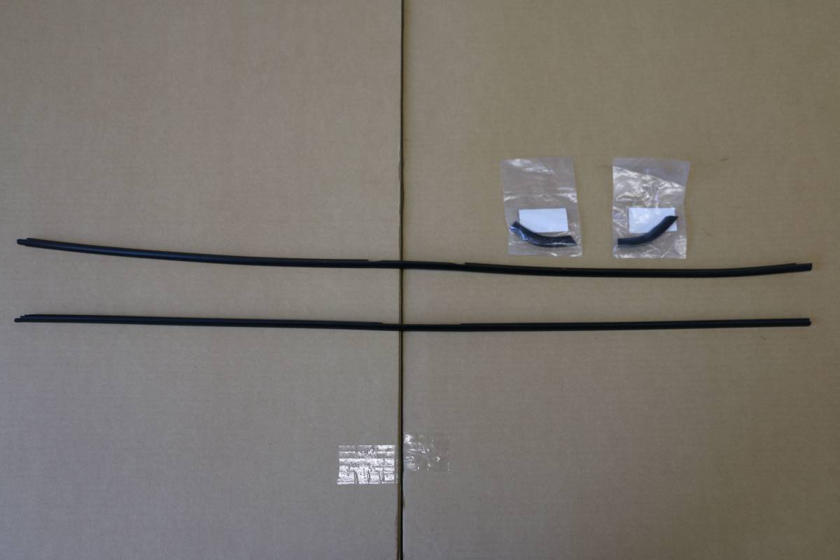 BNR32 スカイラインGT-R(他2ドア全車種)リアガラスウインドモール4点セット 日産純正 新品未使用 N32-15拍卖